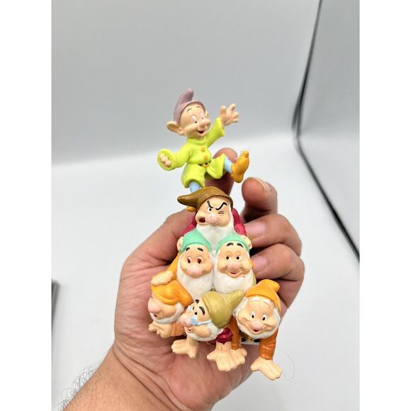 Vintage Snow White and the Seven Dwarfs Pyramid PVC Figure Special Addition - Picture 7 of 7